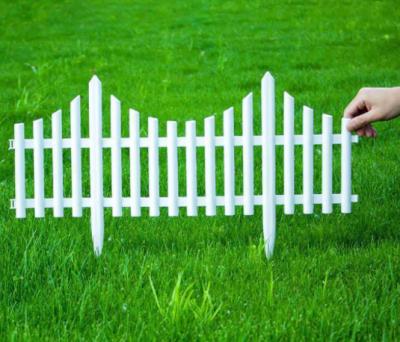 China ECO-FRIENDLY Garden Decorative Fence Grill Flower Road White Ground Inserted Plastic Fence Palisade for sale