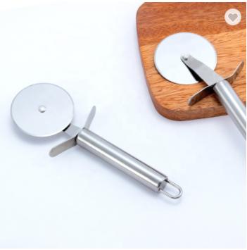 China Viable Exquisite Structure Making Kitchy Pizza Cutter Wheel Kitchen Pizza Cutter for sale