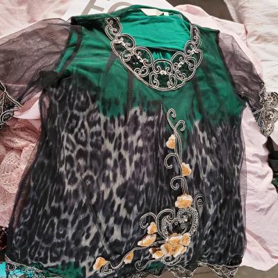 China Second hand silk good matching apparel for sale