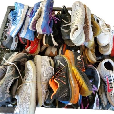 China Fashion Trend 25 Kg Second Hand Bullet Mixed Shoes Grade-A Mens Womens Sneakers Used Shoes for sale