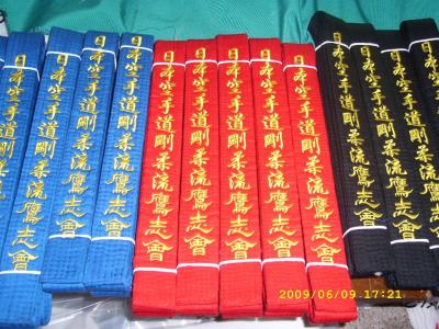 China Emboridery-Karate-Uniform schnallt des Karategrünen gürtels Gurt des Karate braunen Gigurtkarate Gigurt jiu jitsu Gurt bjj um zu verkaufen