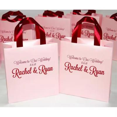 China Bolsas de presente de férias personalizadas rosa Efeito 3D Bolsas de compras Kraft Logotipo personalizado à venda