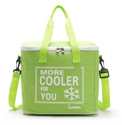 China Thermal Insulation Multifunctional Portable Cloth Cooler Insulated Promotional Bag With Logo For Food Delivery for sale