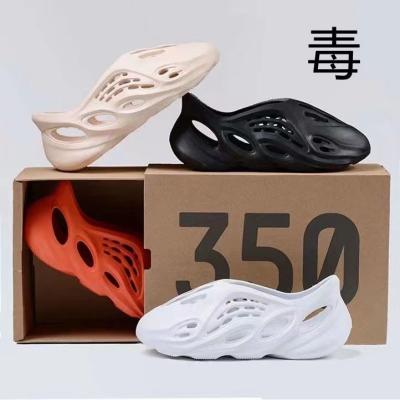 China CUSHIONING Factory Wholesale High Quality Runner Shoes White Foam Men And Women Sports Shoes Beach Sandals Hole Shoes for sale