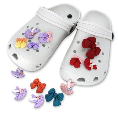 China 2021Ins Hot Selling English Shoe Buckle Shoe Charms Cute Colorful Skirts And Shoes Design For Kid Clog Shoes Designer for sale