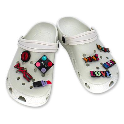 China 2021wholesale Shoe Buckle Clogs Shoe Charms Suitable for Kids Shoe Charms PVC Fang Shoe Decorations for sale