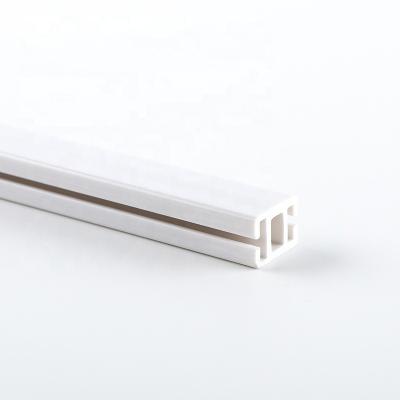 China Accesorios para cortinas PVC Roller Blind Bottom Rail para postes de cortinas en venta