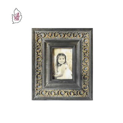 China Antique looking with resin most popular decorative vintage wood photo frame handmade with resin decor all side for sale