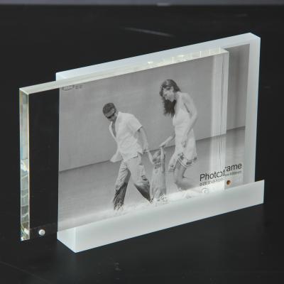 China Delicate High Quality Classic Acrylic Photo Frame Delicate for sale