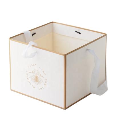 China Window Handle Recyclable Luxury Transparent Paper Cake Boxes for sale