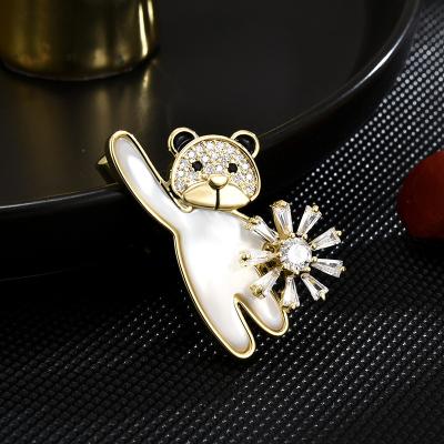 China Retro and modern New fashion cute Bear brooch Personality height animal brooch for sale