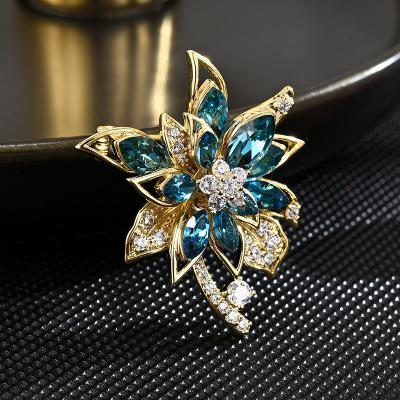 China Retro and modern Light luxury high grade crystal flower brooch zircon copper gold plated small pin temperament elegant brooch for sale