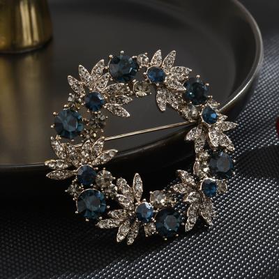 China Retro and modern New Fall winter premium Austrian crystal garland vintage brooch for sale