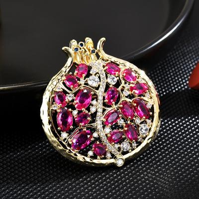 China Retro and modern New garnet zircon brooch women's cheongsam exquisite suit accessory brooch for sale