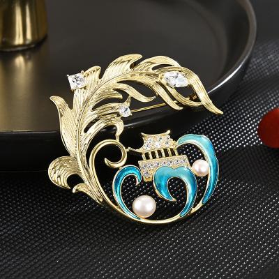 China Retro and modern 2023 Feather luxury suits Upscale holiday gifts brooch for sale