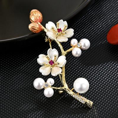 China Retro and modern Classic plum blossom high grade luxury temperament flower pin accessory design brooch for sale