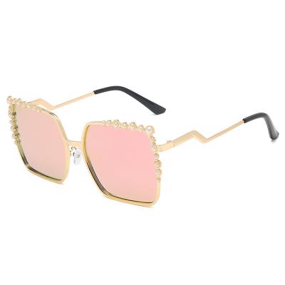 China Fashion sunglasses 2021 new F home decorative pearl sunglasses European and American fashion big Rim Diamond Square Sung trend Internet celebrity for sale