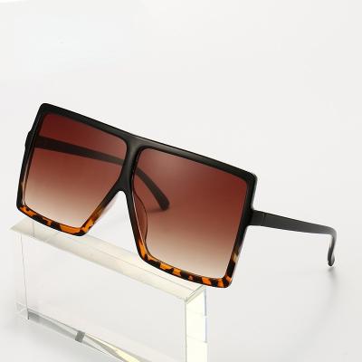 China Custom Logo Women's Oversized Shades Sunglasses 2021 D17059 Ladies Fashion Design Luxury Hot Sale Fashion Sun Glasses for sale