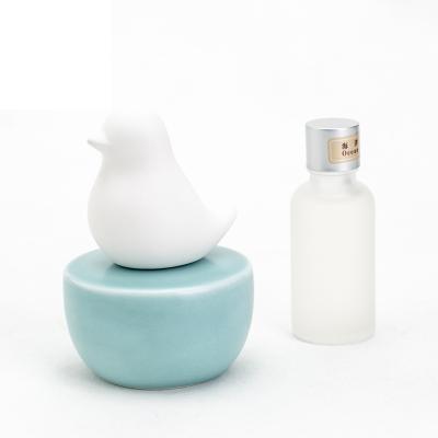 China Viable White Round Tubular Bird Aroma Ceramic Essence Diffuser Bottle Wicking With Gift Box for sale