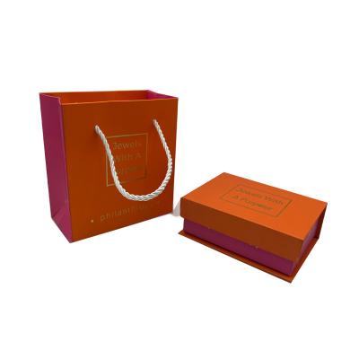 China Hot Sale Decorative Magnetic Clamshell Type Paper Storage Necklace Gift Boxes Gift Packing Boxes Boxes Jewelry With Bag for sale