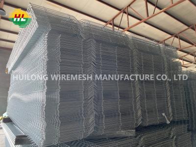 China Tamanho galvanizado de Mesh Fencing 50x200mm do protetor do mergulho quente V para a segurança do jardim à venda