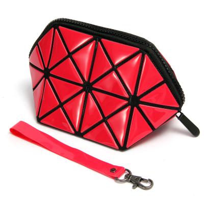 China 2021 Wholesale high quality lingge geometric cosmetic makeup bag PU shiny bag for daily life and travel for sale