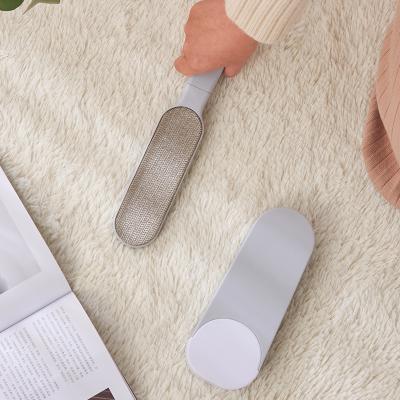 China Environmentally Sustainable Plastic Fuzz Remover Sticky Dust Brush Carpet Picker Efficiency Fiber Remover Brush For Household Cleaning for sale