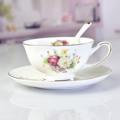 China Große keramische Tasse und Untertasse der Blumen-10OZ 220cc eingestellt mit goldener Spitze zu verkaufen