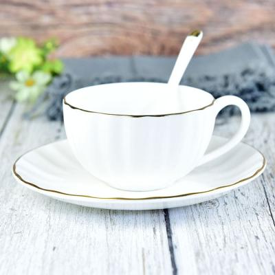 China LFGB bestätigte Tasse und Untertassen-neues Feines Porzellan der Tonwaren-250ml für Tee zu verkaufen