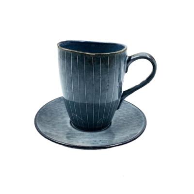 China 7oz färbte Sprungs-Glasur-keramische Tee-Tasse und Untertasse eingestellt als Geschenke zu verkaufen