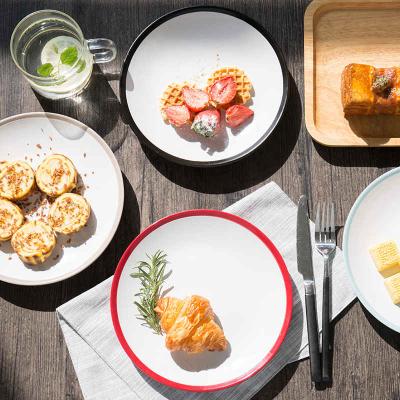 China Uso apilable sostenible de la cocina de las placas de cena de la cerámica con el borde del color en venta