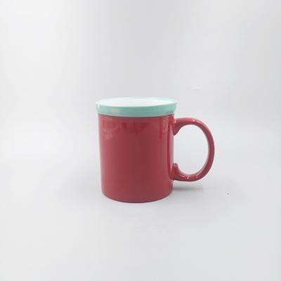 China Red Glaze Enamel Large Beer Mug With Hand Painted Green Edge Ceramic Pigment for sale