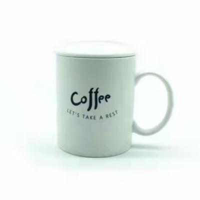 Cina Tazza da caffè ceramica promozionale di 300ml 10Oz con il coperchio facile afferrare in vendita