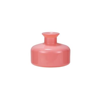 China Eco-Friendly Recyclable Home Decorative Aroma Bottle 200ml Round Custom Pink Colored Glass Aromatherapy Reed Diffuse Bottle for sale