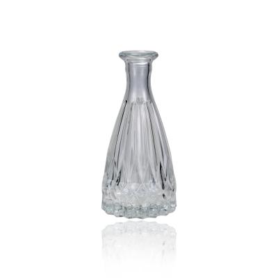 China Eco-friendly Recyclable Mini 150ml Table Decoration Embossed Decorative Clear Home Wedding Party Flower Bottle Glass Vase for sale