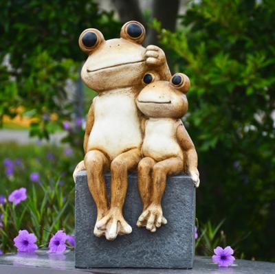 China Handmade Craft MgO Magnesium Oxide Frogs Animal Statue For Garden Decoration Two Frogs Sitting On Stone Garden Ornaments for sale