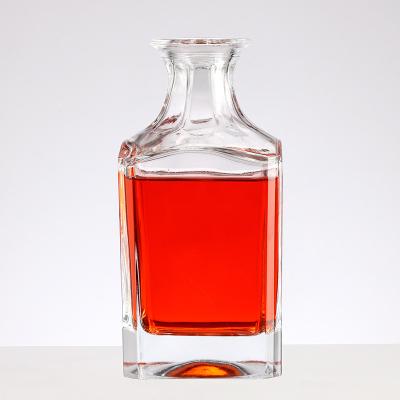 Chine Bouteille en verre de 250 ml pour boissons Conception carrée Matériau de base du verre Boisson industrielle à vendre