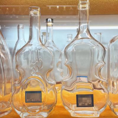 China Custom Whiskey Vodka Brandy Spirit Glass Bottle in 375ml 500ml 700ml 750ml 1000ml for sale