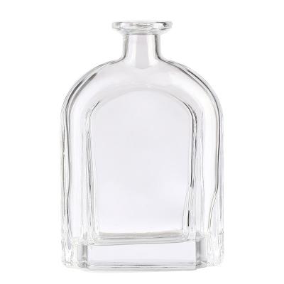 Cina 500 ml 750 ml bottiglia di vino di vetro per gin whisky rum vodka vino personalizzato OEM / ODM in vendita