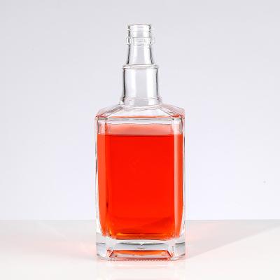 Cina Stampaggio a caldo 500ml 750ml Cubo Vodka Alcol Alcolici Alcolici Liquori Whisky Vino Bottiglia in vetro in vendita