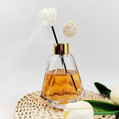 China Empty 100 ml/150 ml Glass Diffuser Bottle Perfect for Aromatherapy and Air Freshening for sale