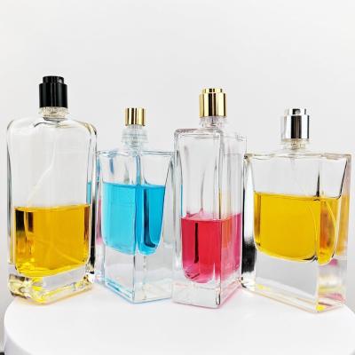 Chine Bouteille de parfum 50 ml avec matériau de base en verre et logo acceptable Logo du client à vendre