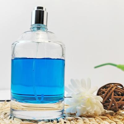 Chine Produits en verre Bouteille de parfum vide de 50 ml avec conception transparente et collier à vendre