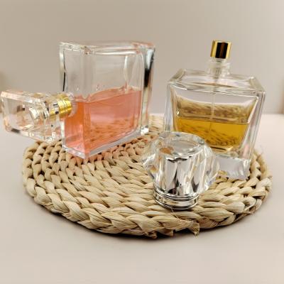 Chine Bouteille de parfums en verre vide 15 ml 30 ml 50 ml 60 ml avec bouchon en verre à vendre