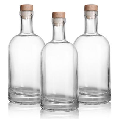 China Halsbandmaterial Durchsichtiges Glas Körpermaterial Glas 500 ml luftdichte Korkkappenflasche für Alkohol zu verkaufen