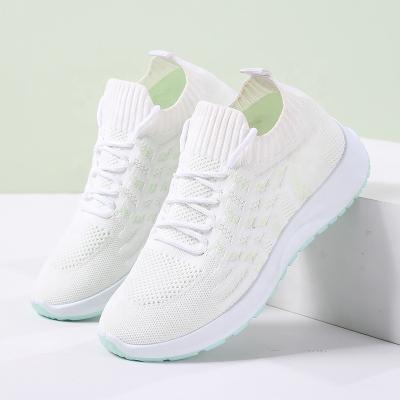 China Fashion Trend Low Price Fly Mesh Breathable Fashion Sneakers EVA Sole Knitting Casual Walking Shoes New 2020 for sale