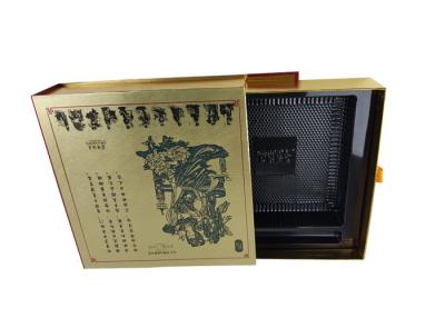 中国 Factory Customized Gift Box Packaging CMYK Colors Printing Drawer Shape Cardboard Box with Black Plastic Tray 販売のため