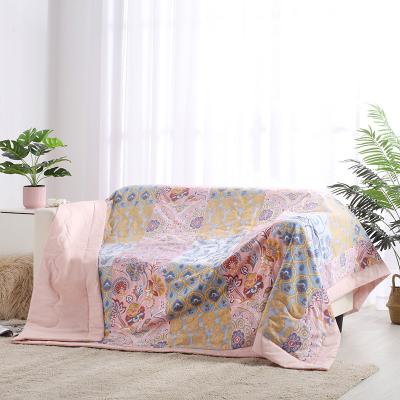 China Light Support Customized Comforter Ultra Soft Skin-Friendly 100% Services Cotton Size Comforter for sale