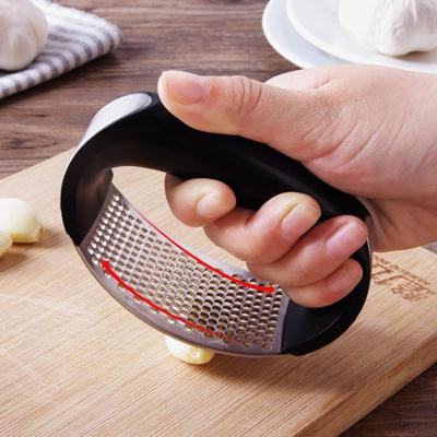 China Viable Hot Selling Low Pressure Tools Ginger Crusher Garlic Press Stainless Steel Garlicpress Professional Kitchen Instruments Amazon for sale