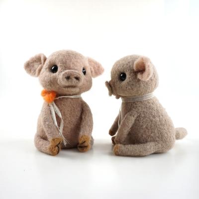 China 2020 Promotional Gifts New Arrival Cute Wool Felt Needle Animal Handmade Felting Animal Pig for sale